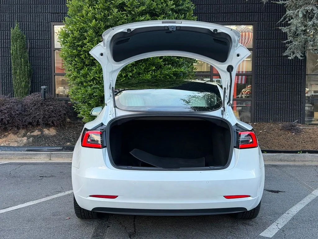 Tesla Model 3 photo 17