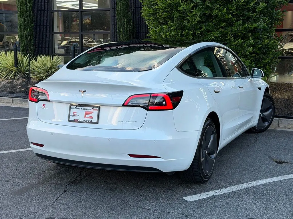 Tesla Model 3 photo 12