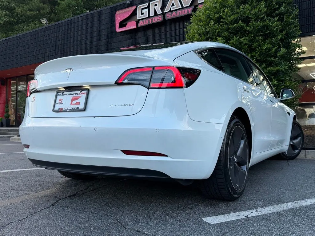 Tesla Model 3 photo 13