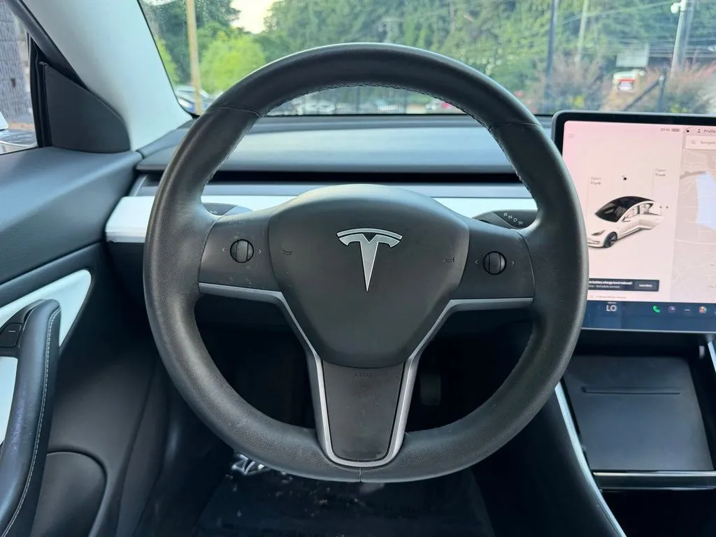Tesla Model 3 photo 43