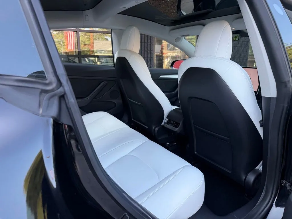 Tesla Model 3 photo 38