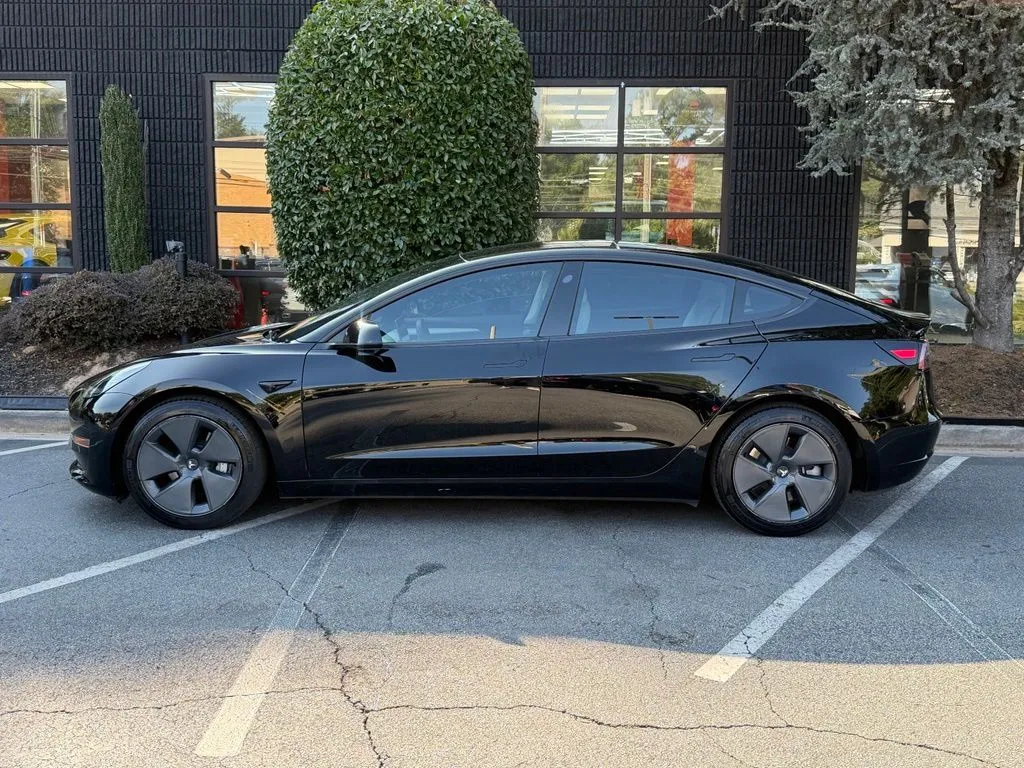 Tesla Model 3 photo 9