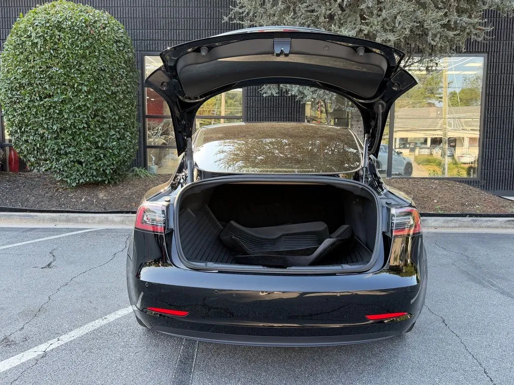 Tesla Model 3 photo 17