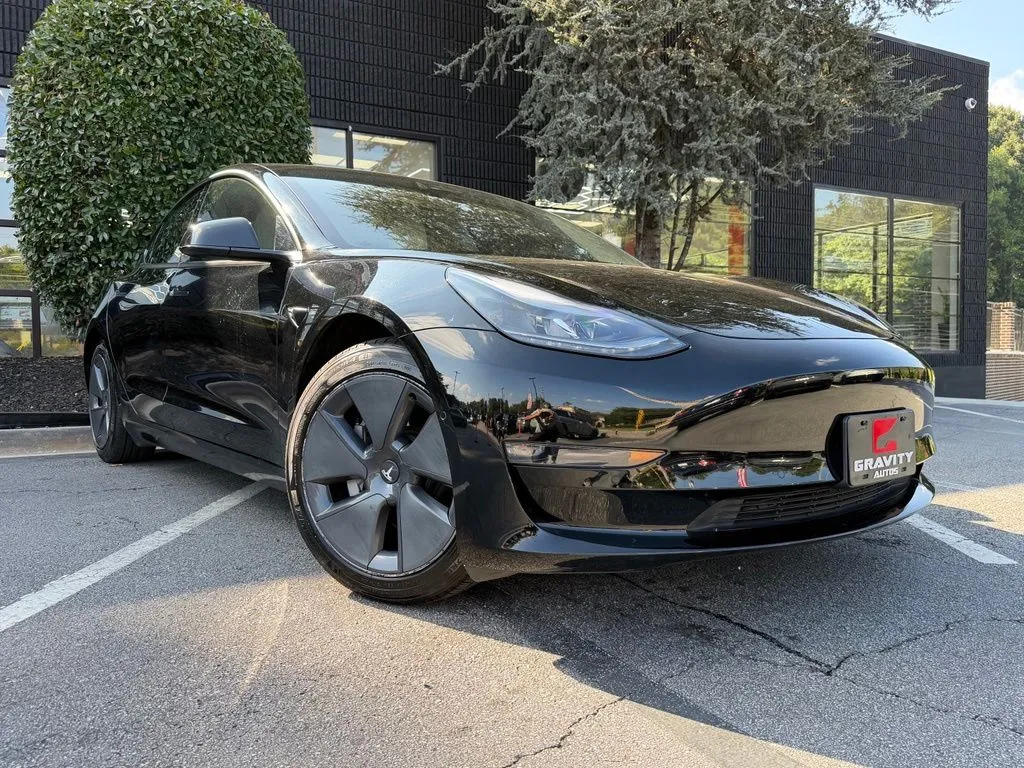 Tesla Model 3 photo 8