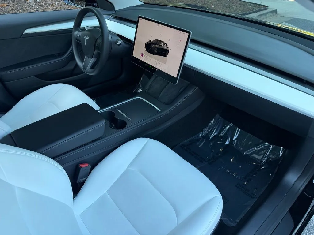 Tesla Model 3 photo 32