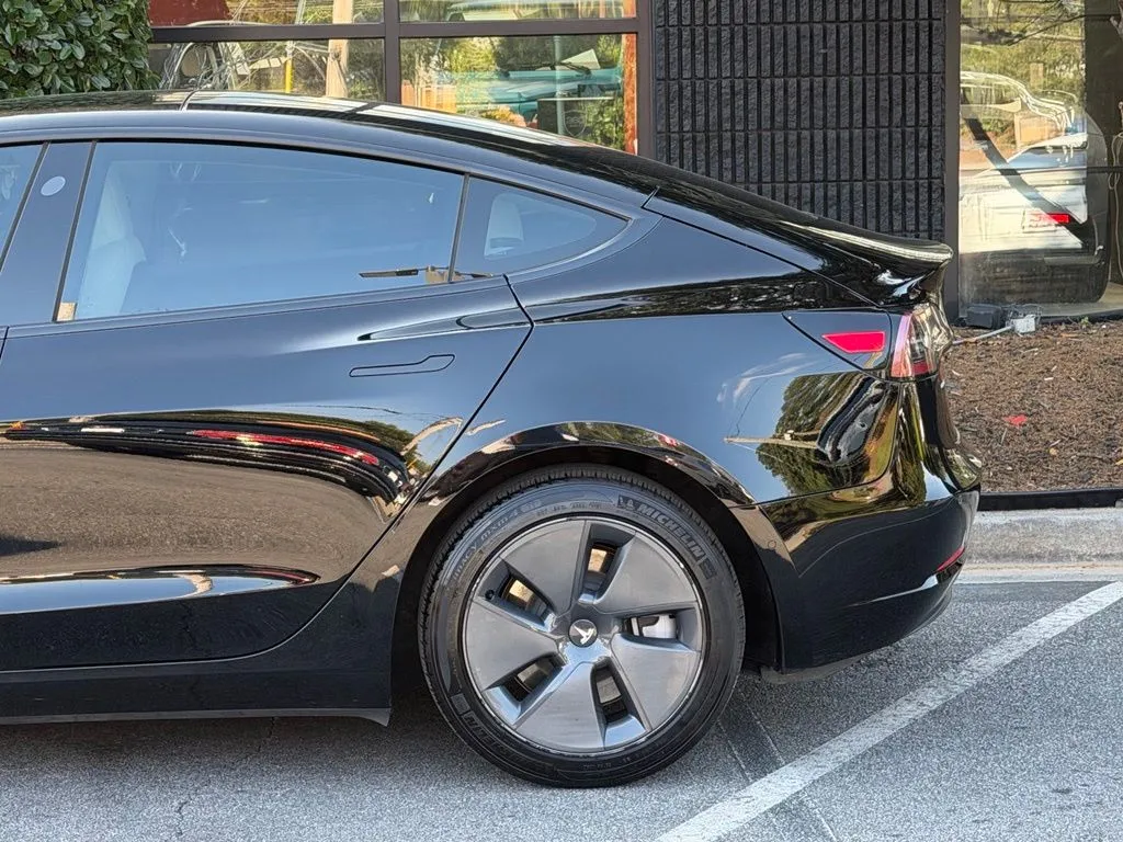 Tesla Model 3 photo 11