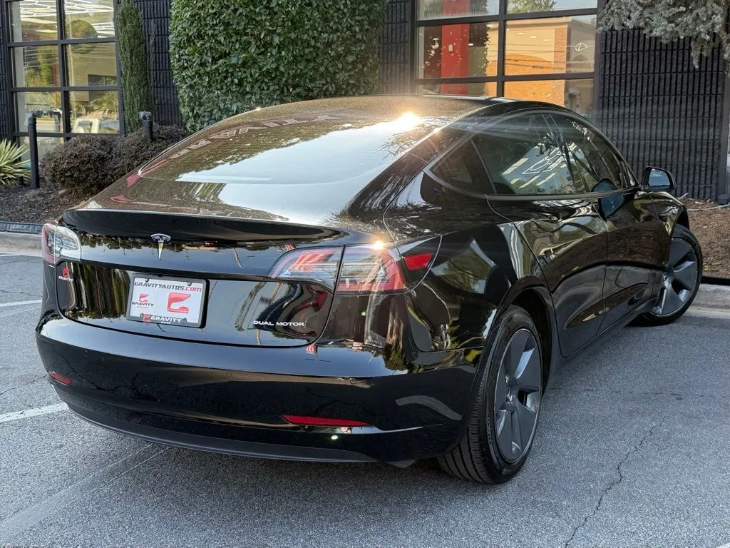 Tesla Model 3 photo 12