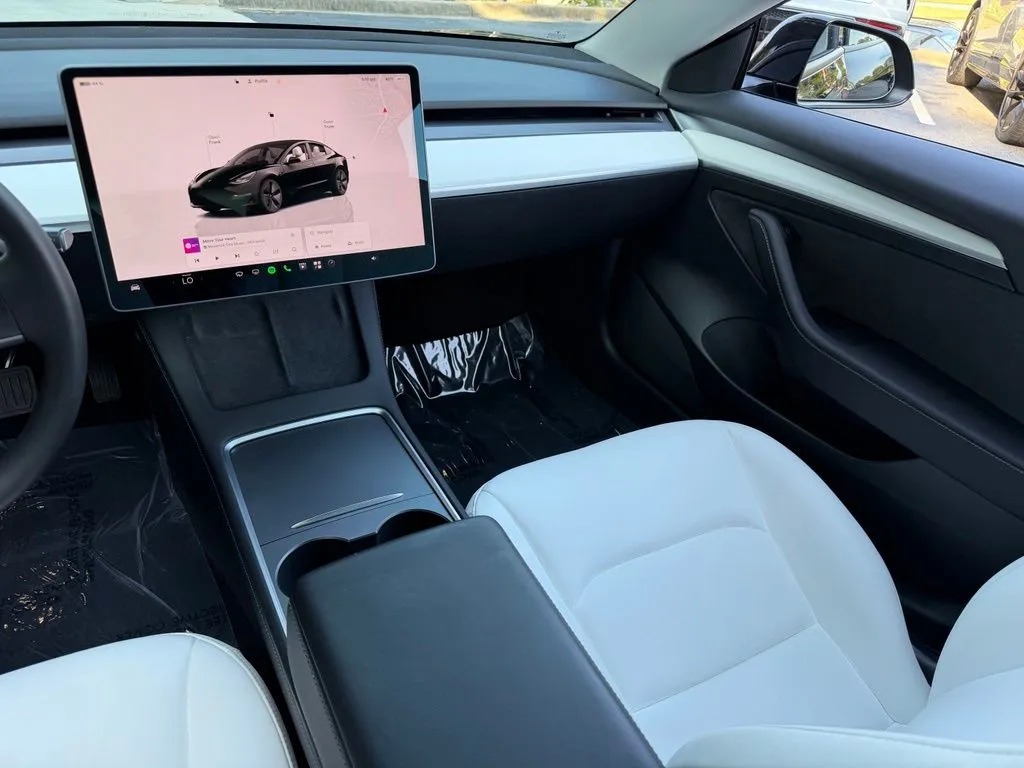 Tesla Model 3 photo 42