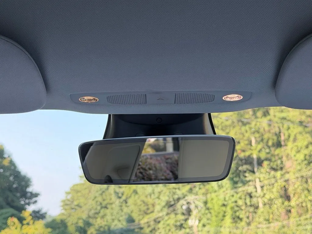 Tesla Model 3 photo 48