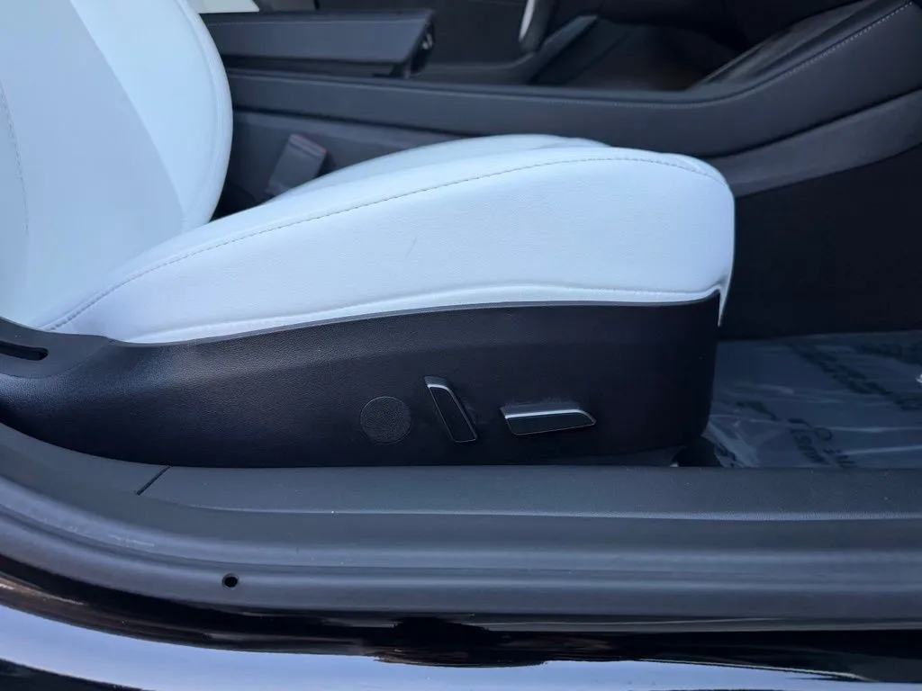 Tesla Model 3 photo 35