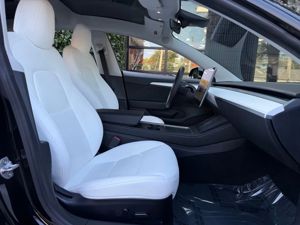 Tesla Model 3 photo 33