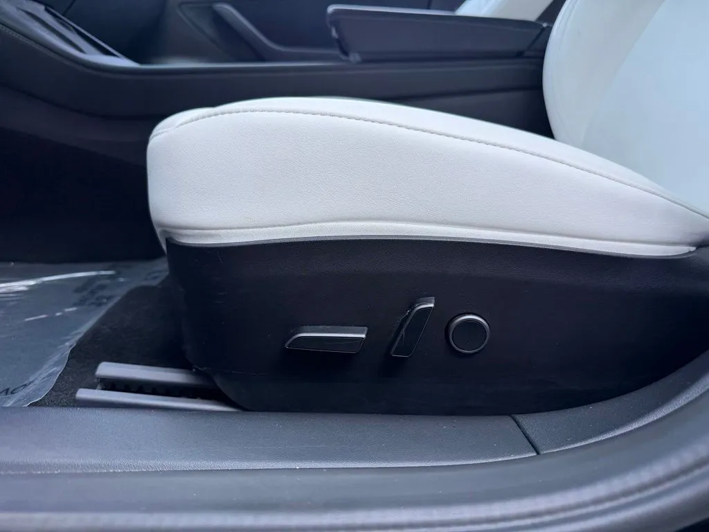 Tesla Model 3 photo 27