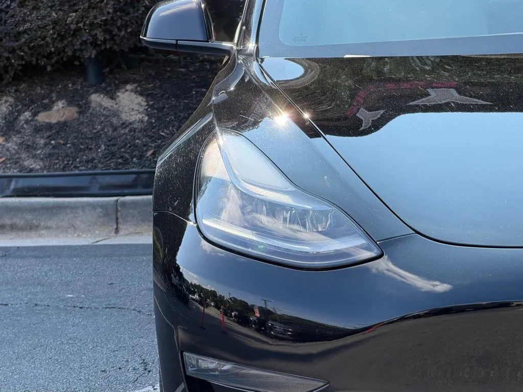 Tesla Model 3 photo 4