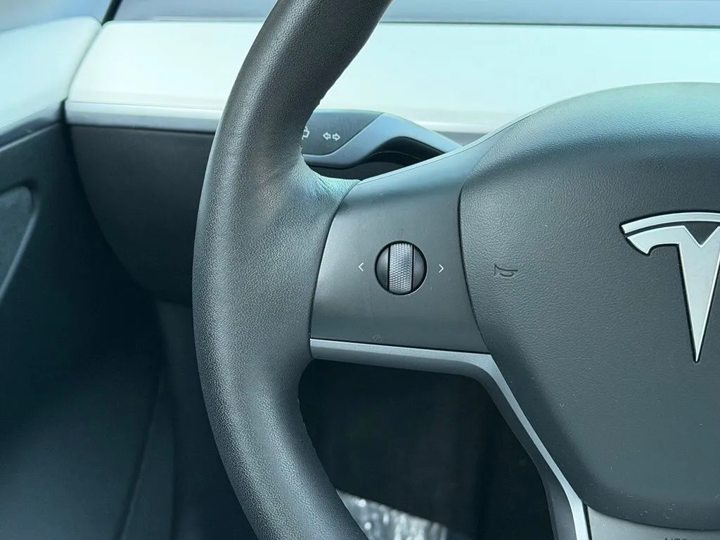 Tesla Model 3 photo 44