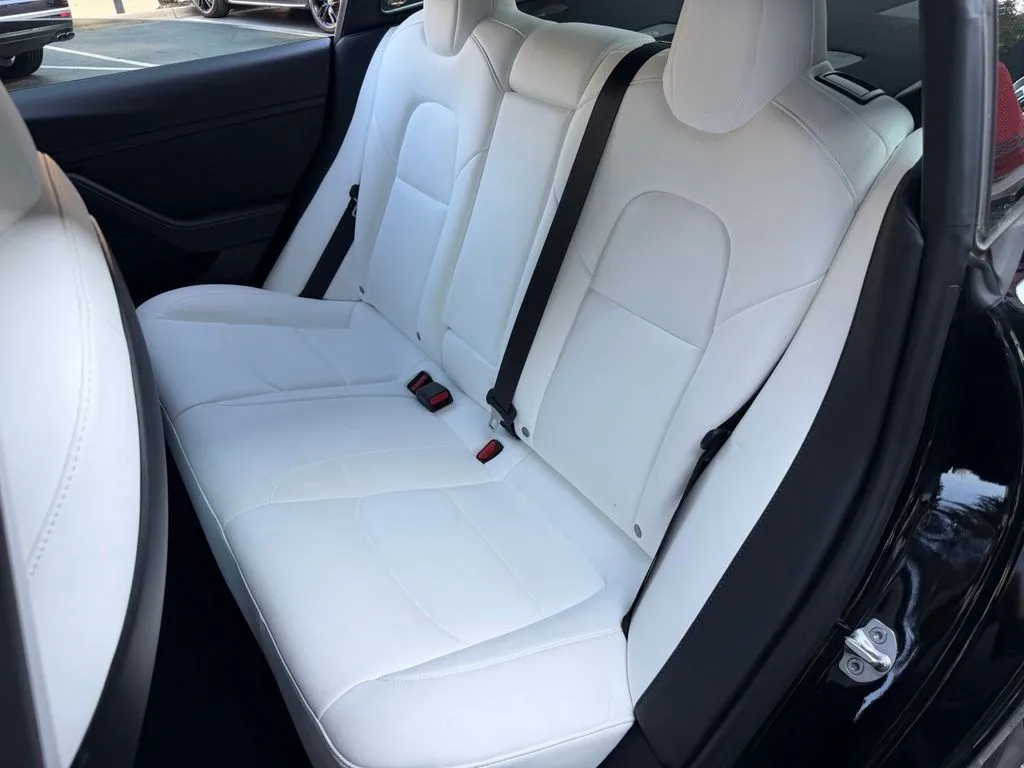 Tesla Model 3 photo 31