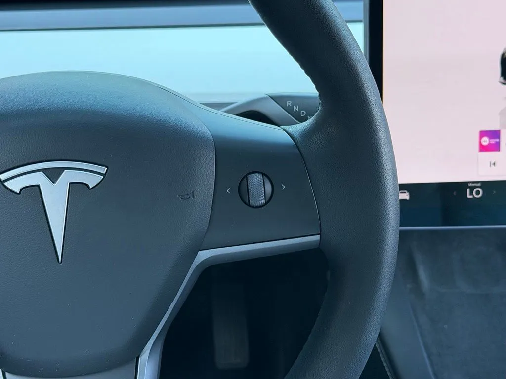 Tesla Model 3 photo 45