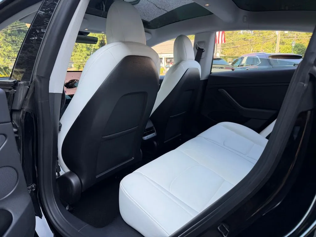 Tesla Model 3 photo 30