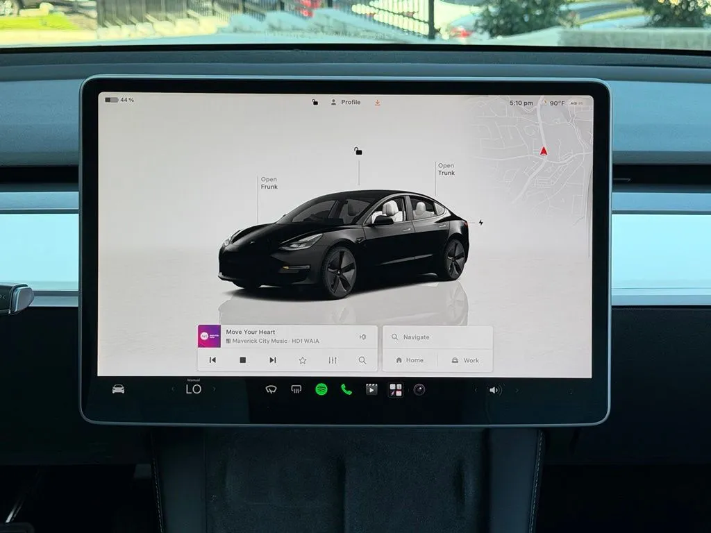 Tesla Model 3 photo 46
