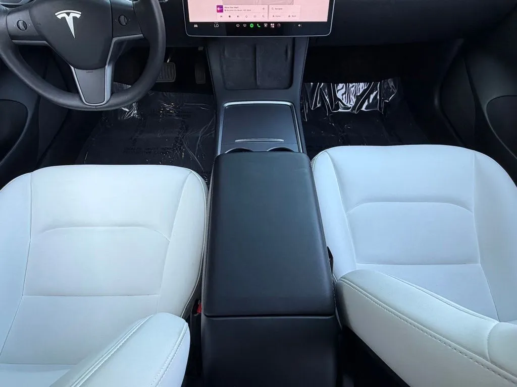 Tesla Model 3 photo 47