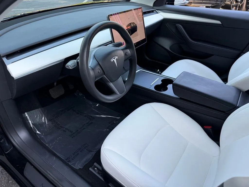 Tesla Model 3 photo 24