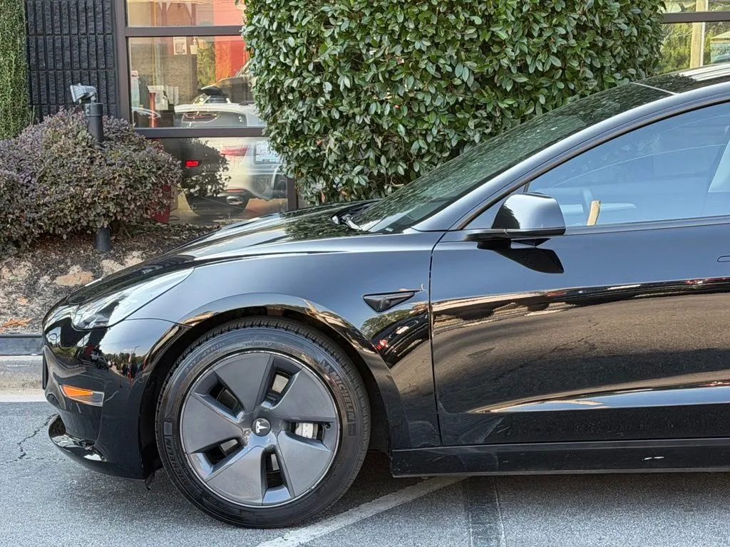 Tesla Model 3 photo 10