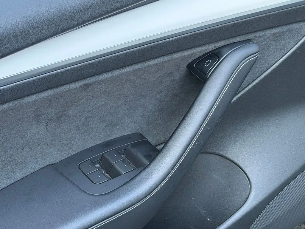 Tesla Model 3 photo 29
