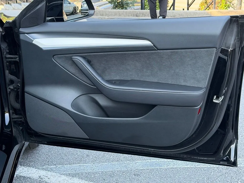Tesla Model 3 photo 36
