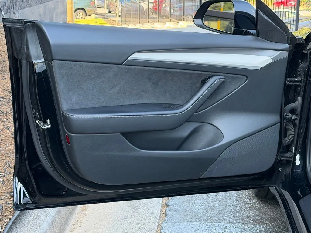Tesla Model 3 photo 28