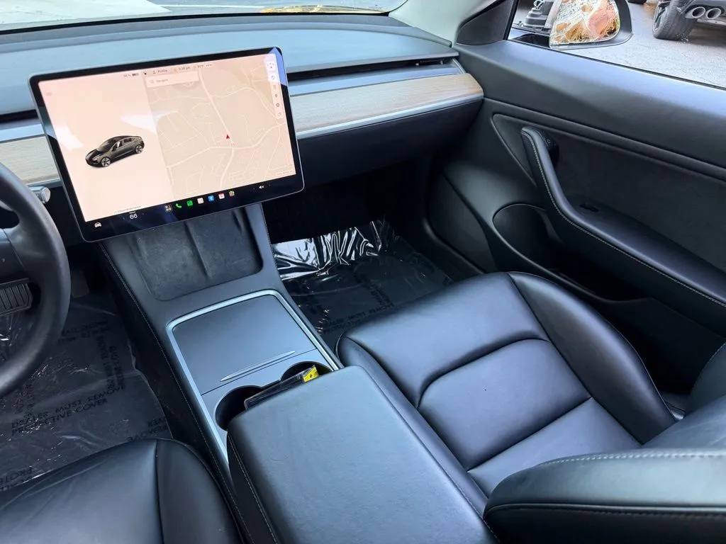 Tesla Model 3 photo 41