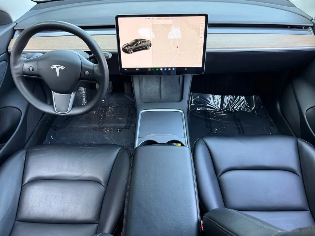 Tesla Model 3 photo 39