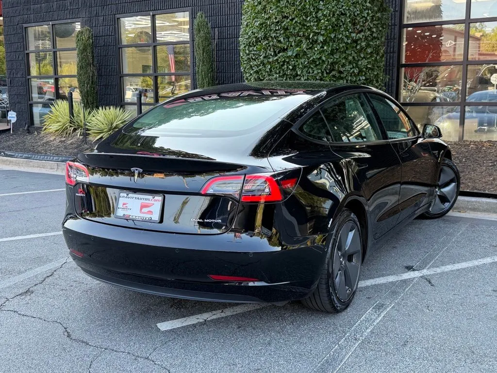 Tesla Model 3 photo 11