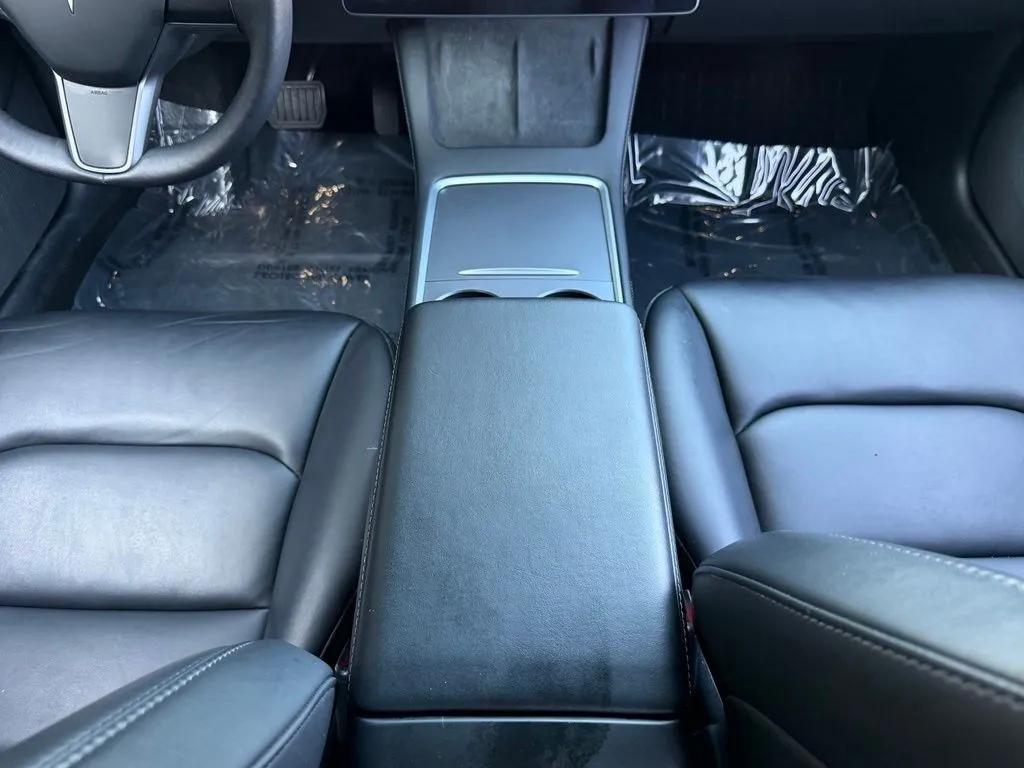 Tesla Model 3 photo 46