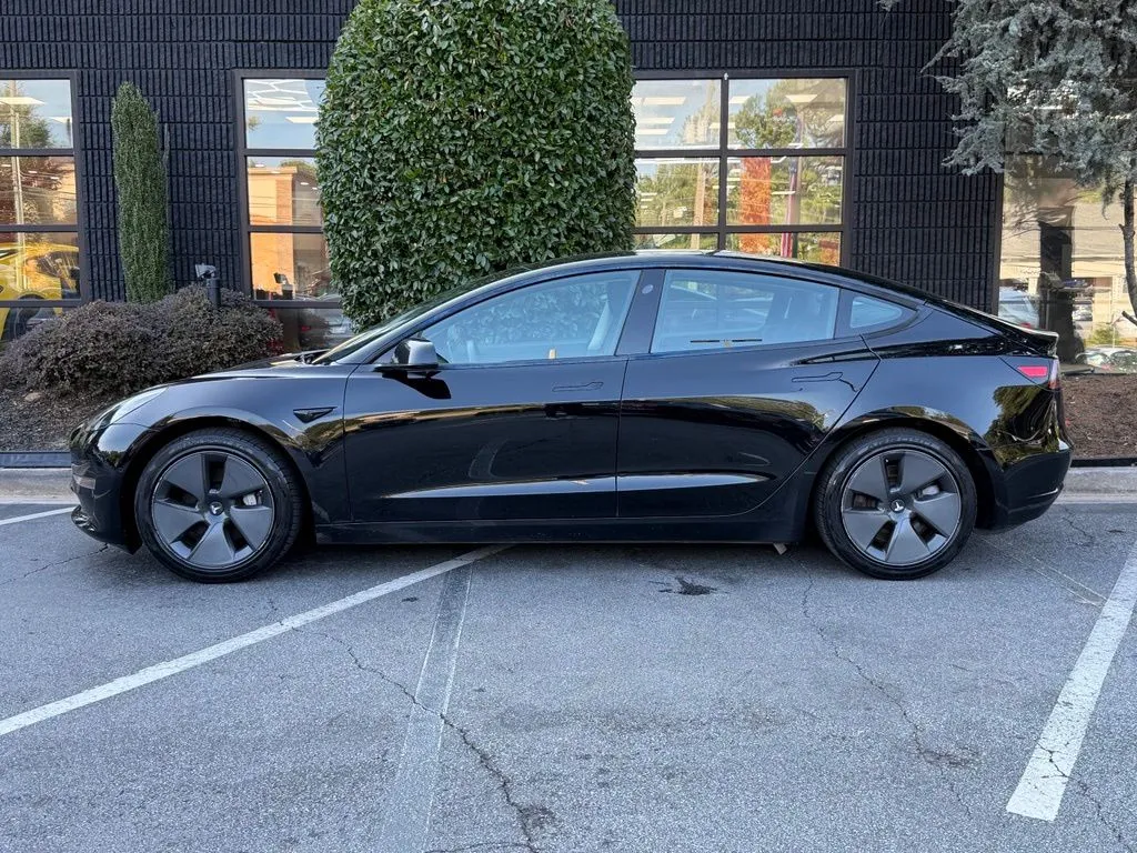 Tesla Model 3 photo 8