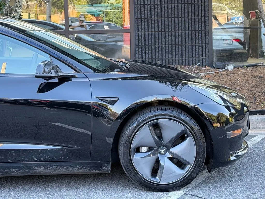 Tesla Model 3 photo 22