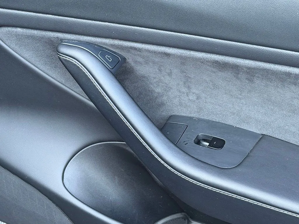 Tesla Model 3 photo 36