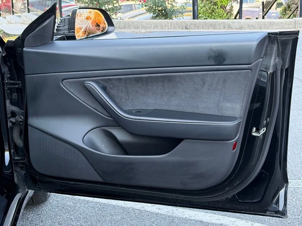 Tesla Model 3 photo 35