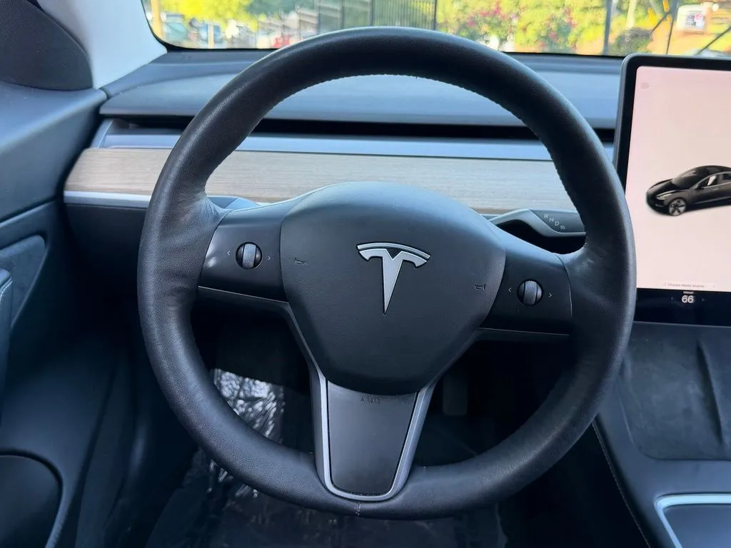 Tesla Model 3 photo 42