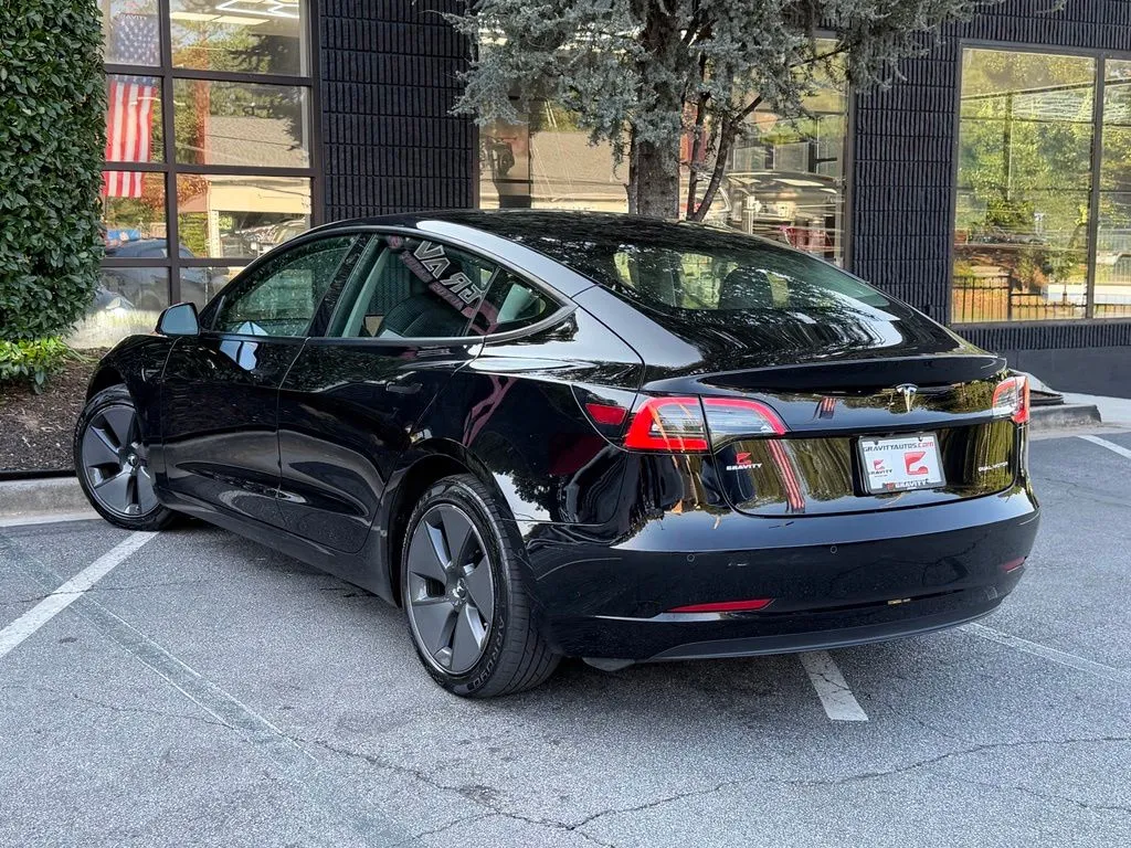 Tesla Model 3 photo 18
