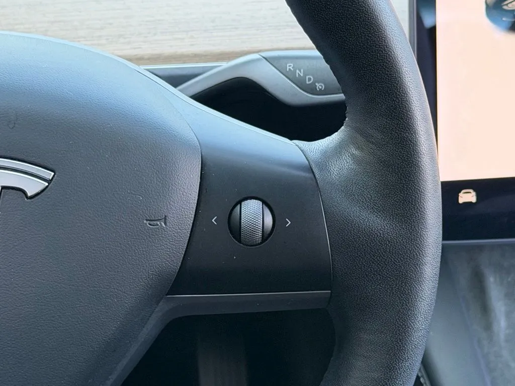 Tesla Model 3 photo 44