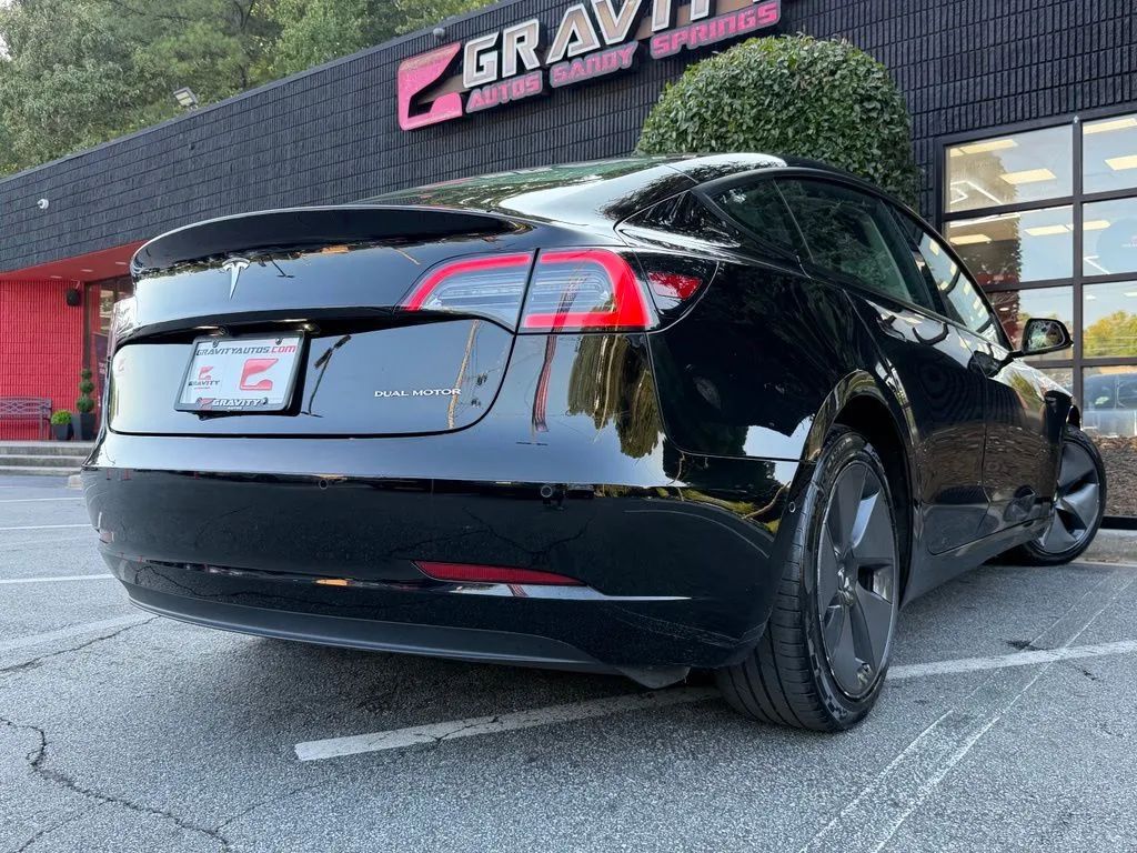 Tesla Model 3 photo 12