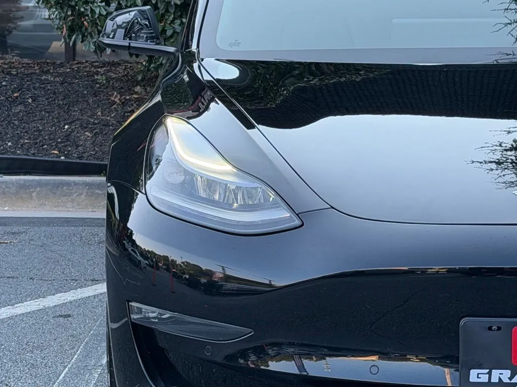 Tesla Model 3 photo 4
