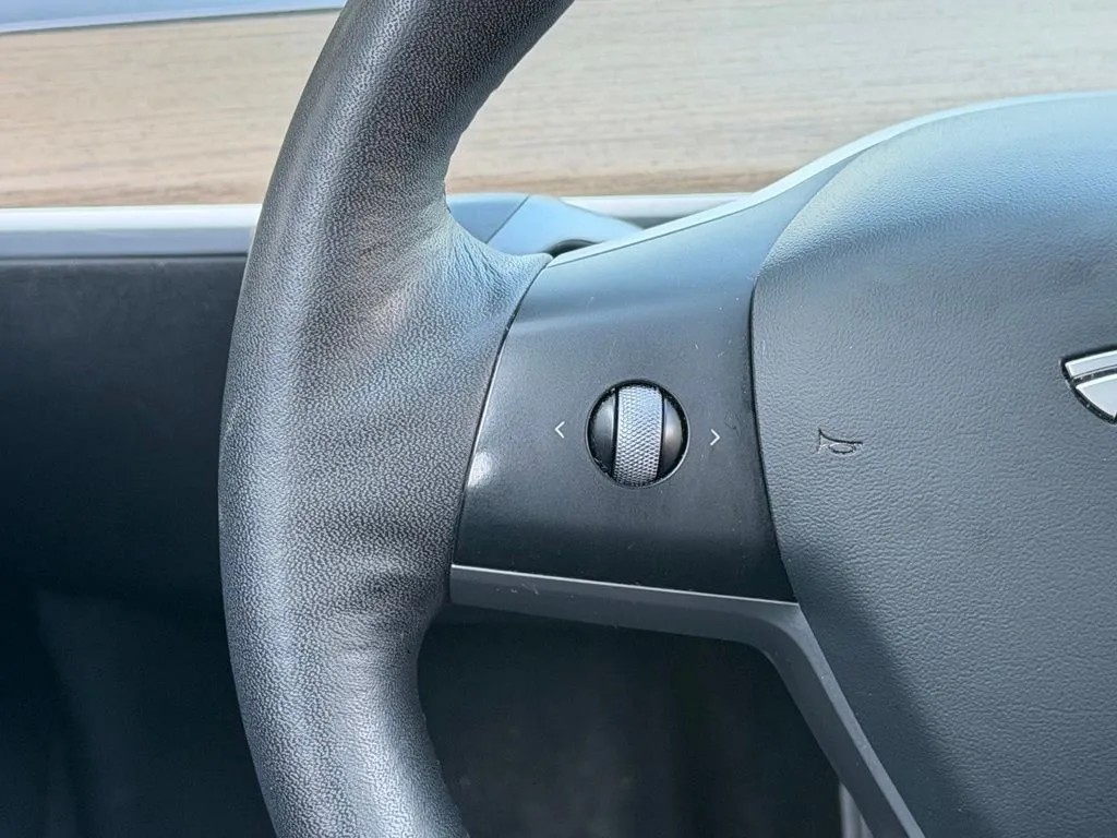 Tesla Model 3 photo 43