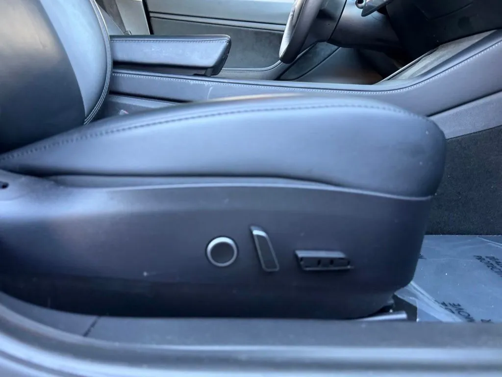 Tesla Model 3 photo 34