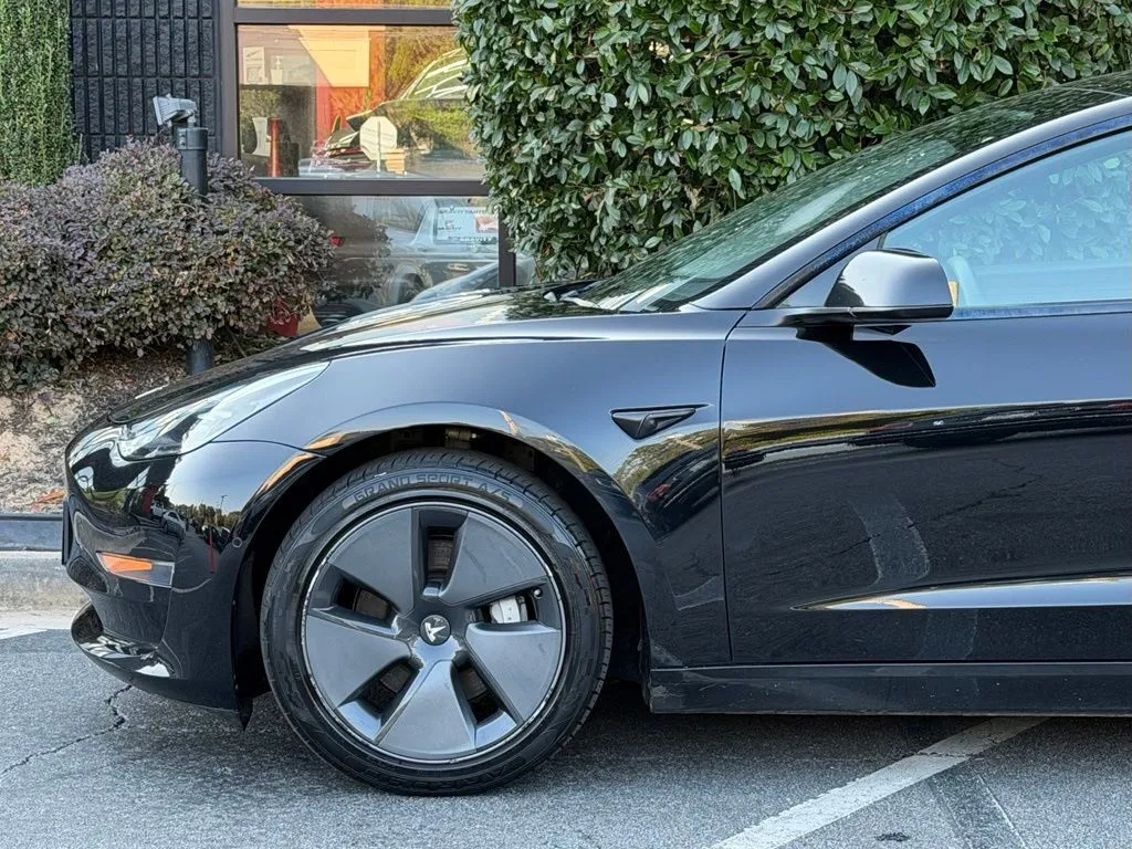 Tesla Model 3 photo 9
