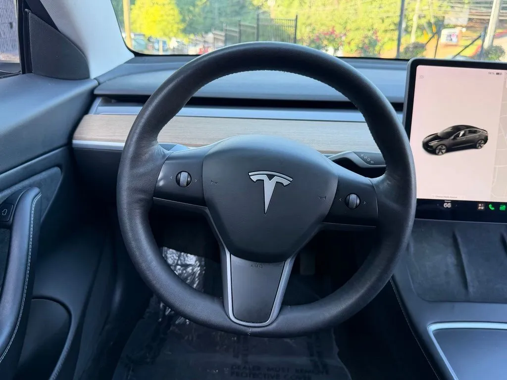 Tesla Model Y photo 42