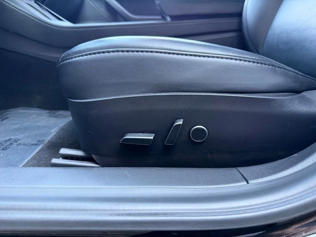 Tesla Model Y photo 26