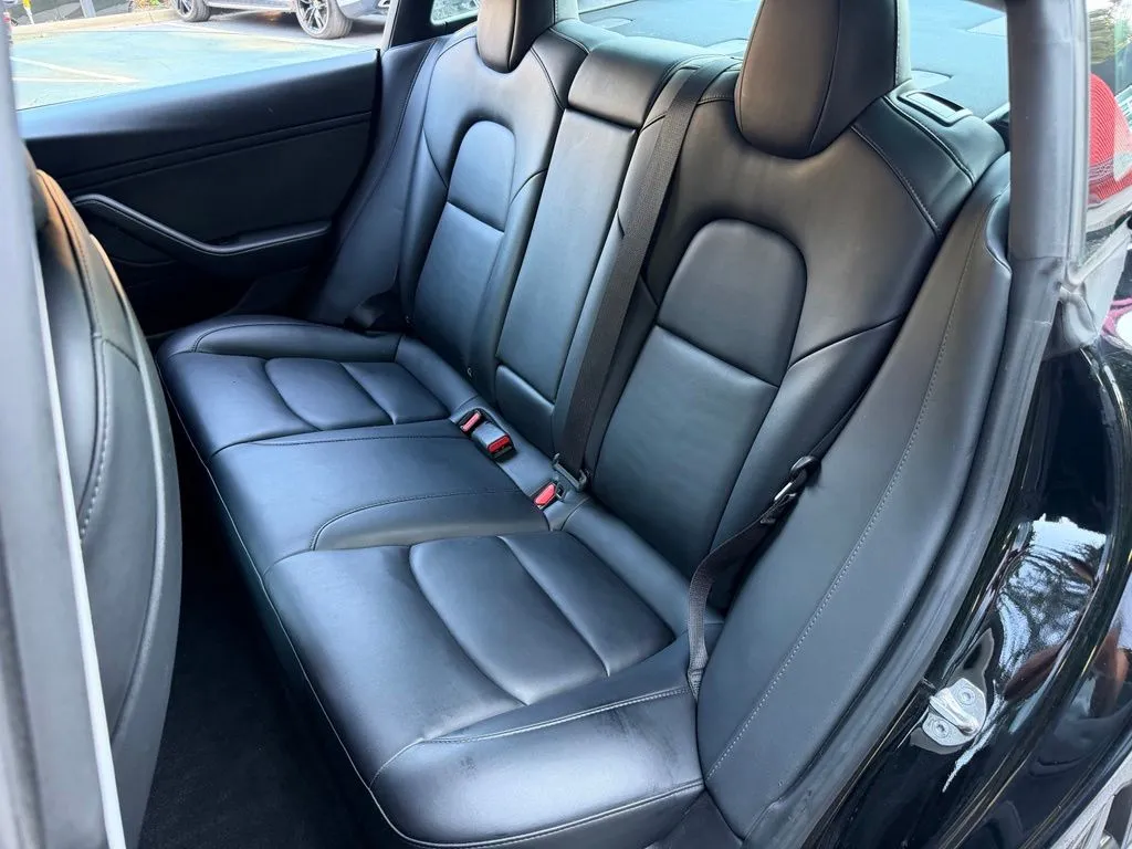 Tesla Model Y photo 30