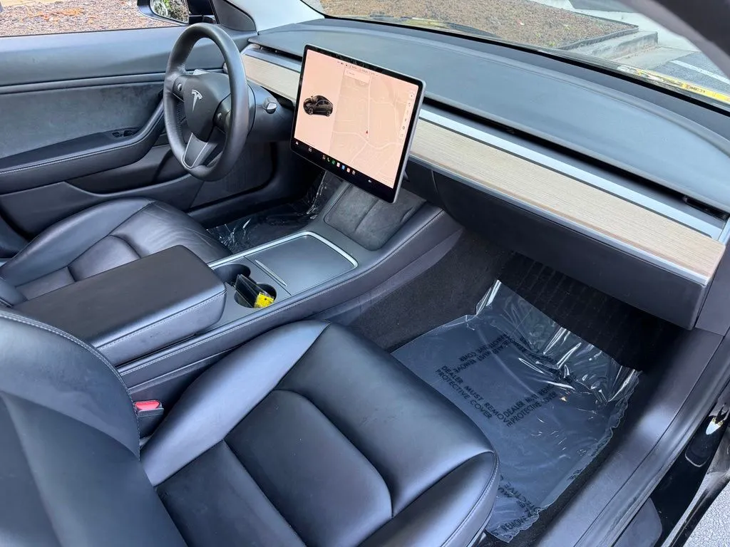 Tesla Model Y photo 31