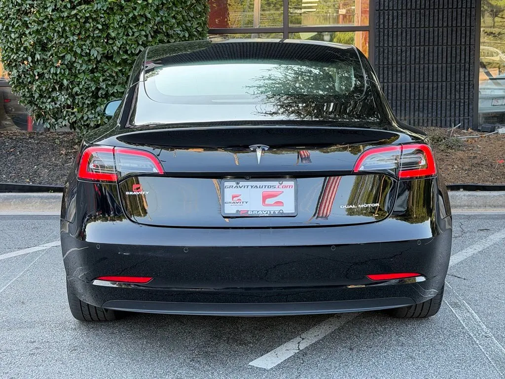 Tesla Model Y photo 13
