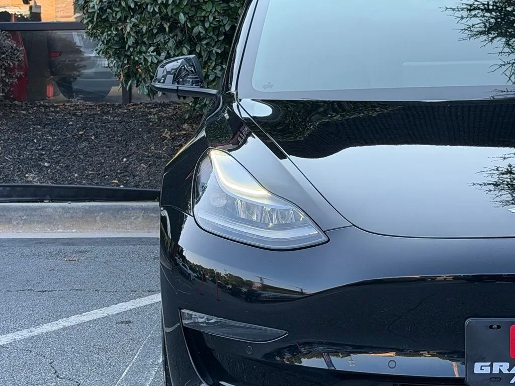 Tesla Model Y photo 4